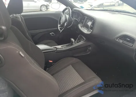 2021 Dodge Challenger Sxt z USA, uszkodzony, nr VIN 2C3CDZAG2MH542692